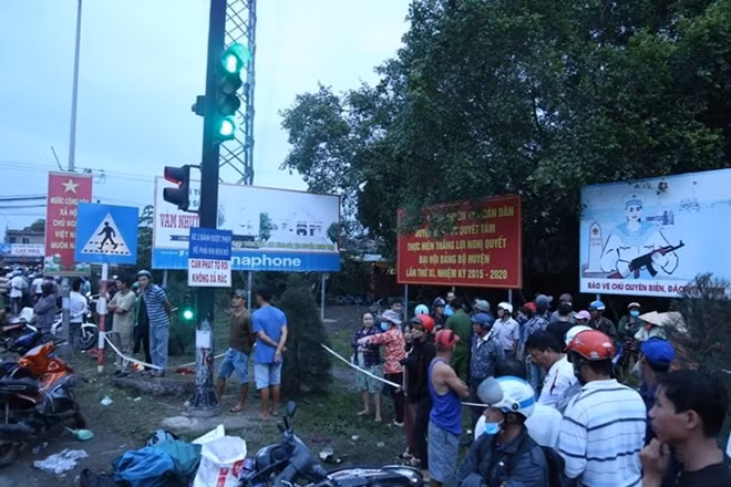 Hiện trường vụ TNGT bị xáo trộn bởi những người hiếu kỳ