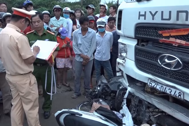 Ghi nhận thông tin và các dấu vết tại hiện trường