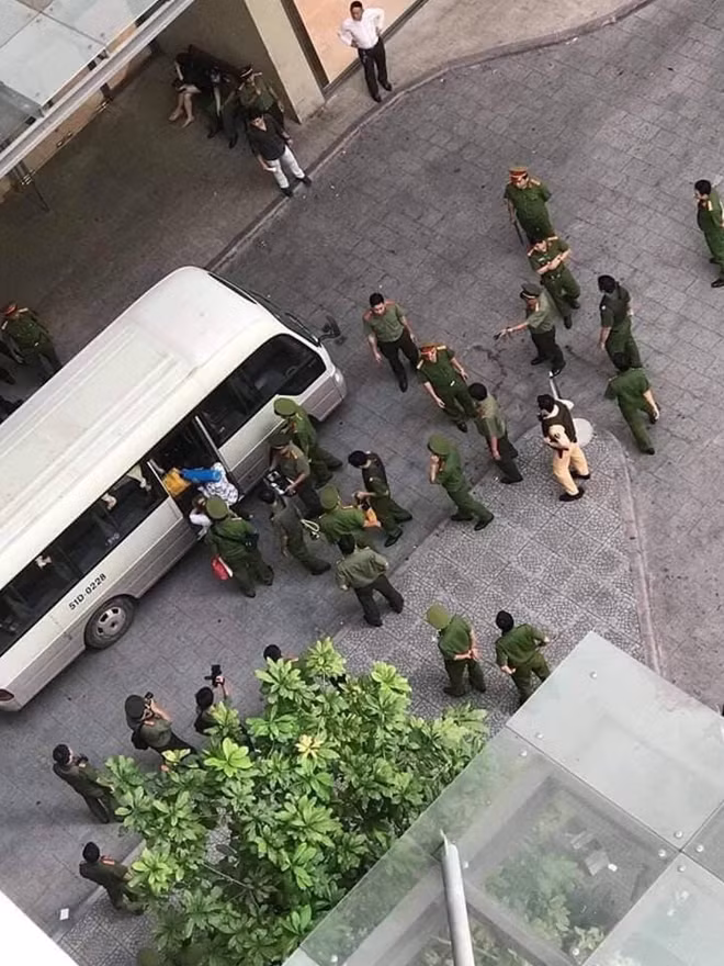 Nhóm người sử dụng ma túy trong chung cư được đưa về trụ sở