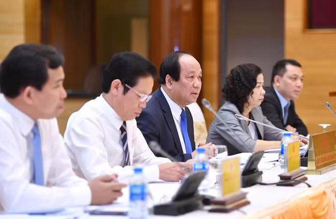 Bộ trưởng Mai Tiến Dũng trả lời tại buổi họp báo