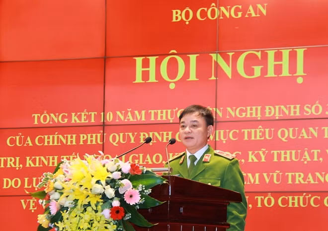 Trung tướng Phạm Quốc Cương điều hành thảo luận