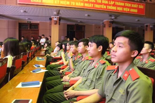Cận cảnh những thủ khoa đầu vào của các khối thi Học viện ANND năm 2016