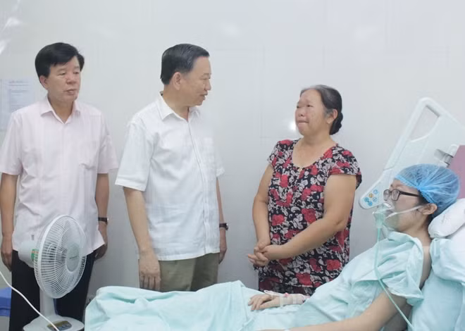 Những giọt nước mắt xúc động xen lẫn vinh dự
