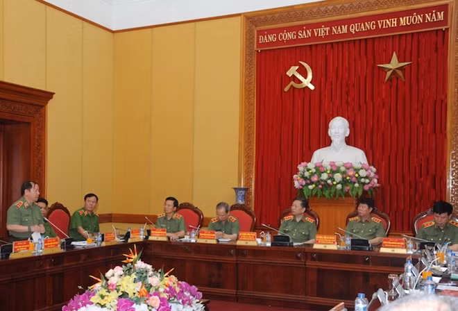 Các đại biểu phát biểu tại cuộc họp
