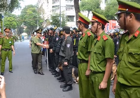 Lãnh đạo Bộ Công an và UBND TP Hồ Chí Minh theo dõi chỉ đạo diễn tập.
