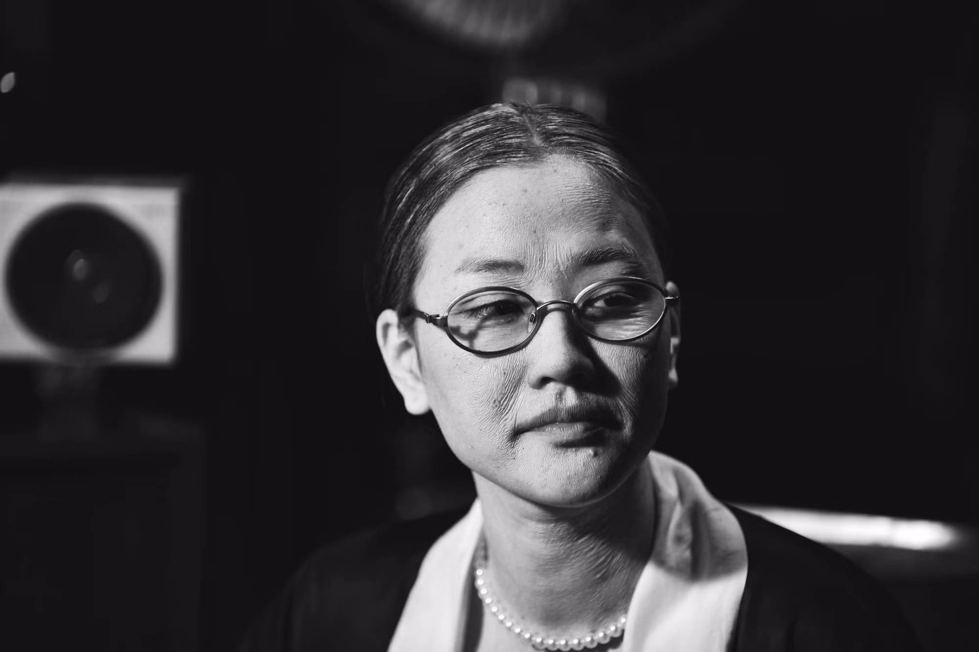 ”Ca sỹ Maya là một người có chất giọng tốt nên việc xử lí ca khúc này Phước nghĩ là không quá khó. Nhưng có một điều mà Phước rất thích ở chị Maya đó là khả năng nhập vai vào ca khúc, chị đặt cảm xúc của mình vào từng lời ca, khiến cho mỗi câu chữ, mỗi nốt nhạc khi cất lên cũng có hồn hơn. Nhạc của Phước đa phần là rất khó cảm, để nghe cũng vậy, để hát lại càng khó hơn. Và chị Maya đã thật sự làm rất tốt trong việc thể hiện ca khúc này! Trước khi hợp tác cùng nhau trong dự án này thì Phước và chị Maya chưa có cơ hội tiếp xúc nhiều. Phước rất thích những vai diễn của chị ấy trên màn ảnh rộng. Chỉ đến khi nhận được lời hợp tác trong âm nhạc cùng chị Maya, chị em mới có cơ hội gần hơn với nhau, ít nhất là trong âm nhạc. Chị Maya là người khá kĩ tính khi làm việc, từ bản hòa âm, bản thu, tất cả đều được chị cẩn trọng xem xét trước khi có thành phẩm cuối cùng”, Phạm Hồng Phước chia sẻ.