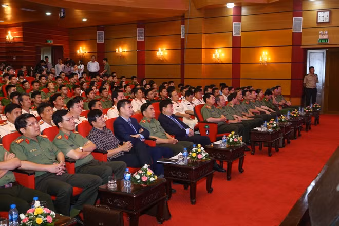 Các đại biểu tham dự buổi gặp mặt