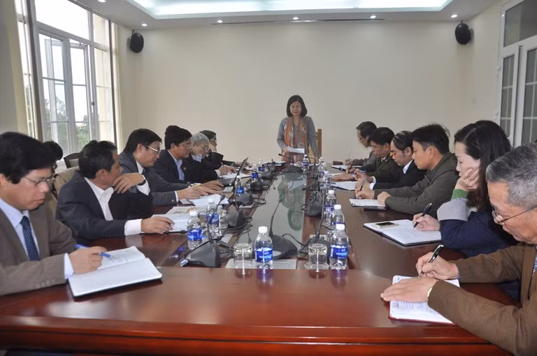 Đồng chí Dương Thị Tuyến, Phó Chủ tịch Thường trực UBND tỉnh, Chủ tịch Hội đồng thi tuyển viên chức ngành GD-ĐT của tỉnh phát biểu tại hội nghị