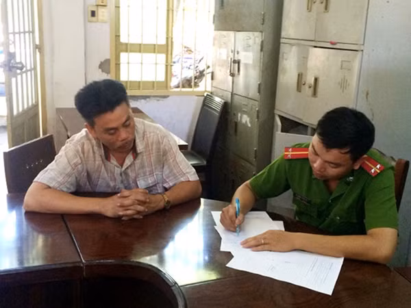Tài xế Toàn tại Công an phường Tân Phú, quận 9.