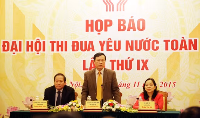 Đồng chí Phạm Văn Linh, Phó Trưởng ban Tuyên giáo Trung ương, Ủy viên Ban tổ chức, Trưởng Tiểu ban Tuyên truyền Đại hội Thi đua yêu nước toàn quốc lần thứ IX phát biểu tại cuộc họp.