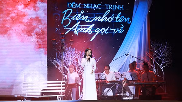 Hồng Nhung “Ru tình” khán giả.