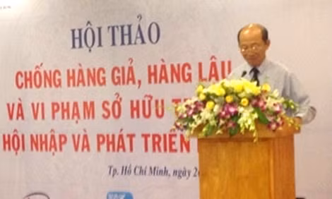 Ông Ngô Bách Phong – Chủ tịch Hội bảo vệ quyền lợi người tiêu dùng TP. HCM – Trưởng ban tổ chức Hội thảo phát biểu khai mạc.