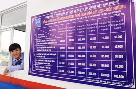 Đoạn tuyến 75 km được thông xe áp dụng mức thu phí tiêu chuẩn là 1.500 đồng/km/xe. Biểu giá mức thu phí để lưu thông trên đoạn tuyến này thấp nhất là 110.000 đồng đối với xe dưới 12 ghế ngồi, xe tải có tải trọng dưới 2 tấn, các loại xe buýt vận tải khách công cộng. Mức phí cao nhất đối với xe tải trọng từ 18 tấn trở lên, xe chở hàng container 40 feet là 600.000 đồng.