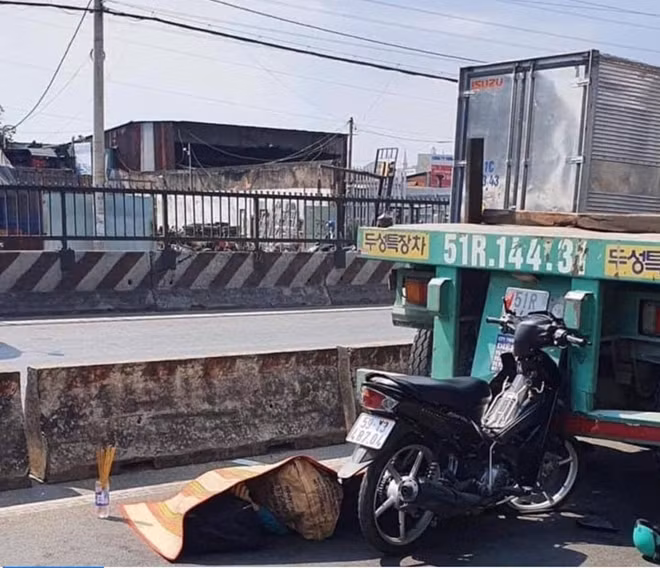 Nam thanh niên tử vong tại chỗ.