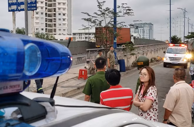 Nhiều người dân vẫn bàng hoàng sau vụ cháy.
