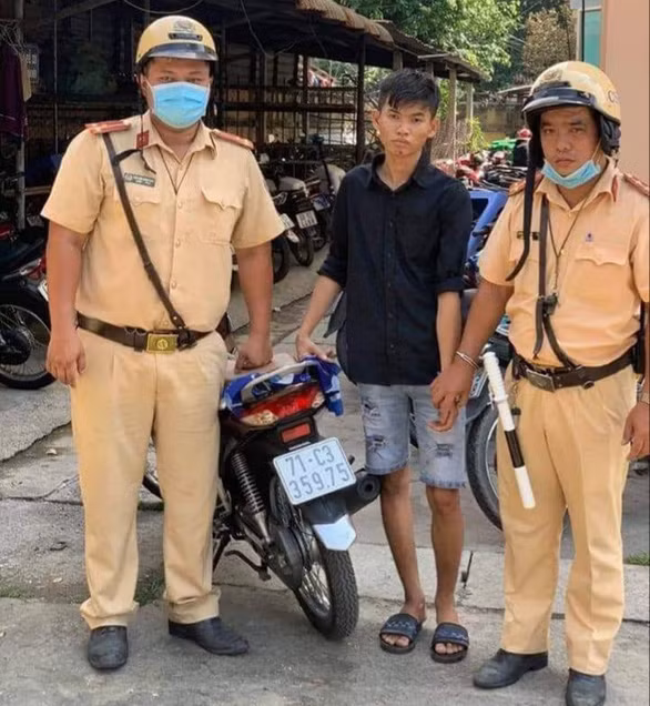 Nhờ nhanh trí, 2 cán bộ chiến sĩ CSGT bắt được đối tượng đem xe gian đi tiêu thụ