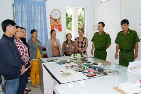 Các đối tượng tại cơ quan Công an.