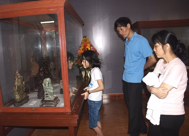 Triển lãm “Di sản văn hóa Phật giáo” được trưng bày Trung tâm Văn hóa Phật giáo Liễu Quán (số 15A Lê Lợi, TP Huế).