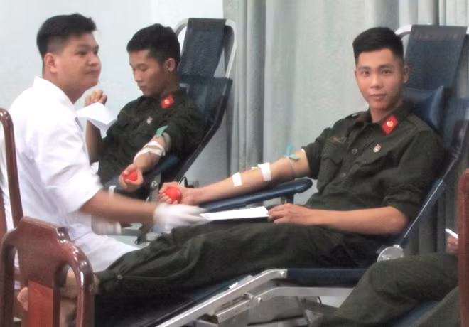 CBCS Trung tâm HL&BDNV Công an tỉnh Thừa Thiên- Huế tham gia hiến máu tình nguyện.