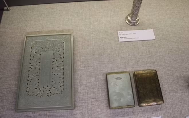 Phiến ngọc Ngự diên văn bảo làm bằng ngọc, là bảo vật trang trí thư phòng của nhà vua triều Nguyễn.