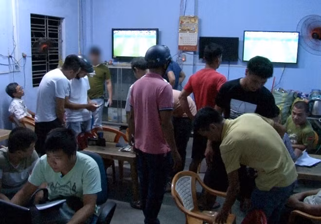 Tụ điểm cá độ bóng đá tại quán cà phê Đạt Trường, phường Trường An, TP Huế.