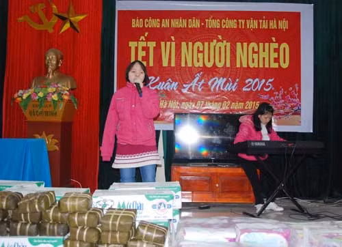 … tiếng hát được cất lên từ cô bé có khuôn mặt khiếm khuyết Nguyễn Thị Thuý.