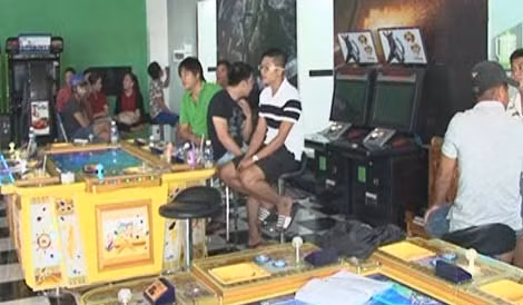 Sòng bạc núp bóng game bắn cá ăn tiền ở thị xã Vĩnh Châu, bị Phòng PC45 Công an Sóc Trăng triệt phá.