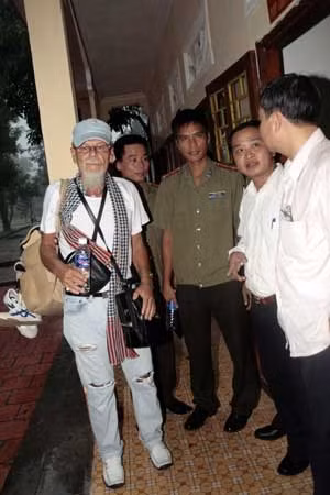 Chỉnh tề chuẩn bị rời Trại giam Thủ Đức.