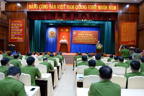 Toàn cảnh hội nghị.