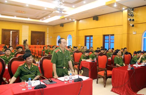 Trung tướng Đỗ Đức Kính phát biểu ý kiến tại buổi giao ban.