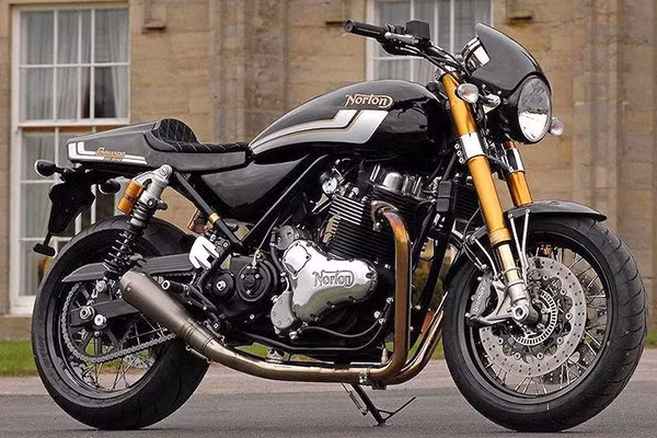 Mẫu môtô Norton Commando 961 Street của hãng sản xuất xe mô tô Anh quốc Norton Motorcycles vừa ra mắt đã gây thu hút khi sở hữu thiết kế kiểu dang mang nét hoài cổ từ thập niên 70 nhưng lại được trang bị nhiều "đồ chơi" hiện đại.