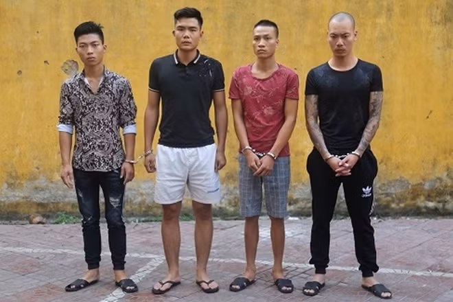 Các đối tượng Thành, Tài, Nhiên và Hoàng tại cơ quan Công an.