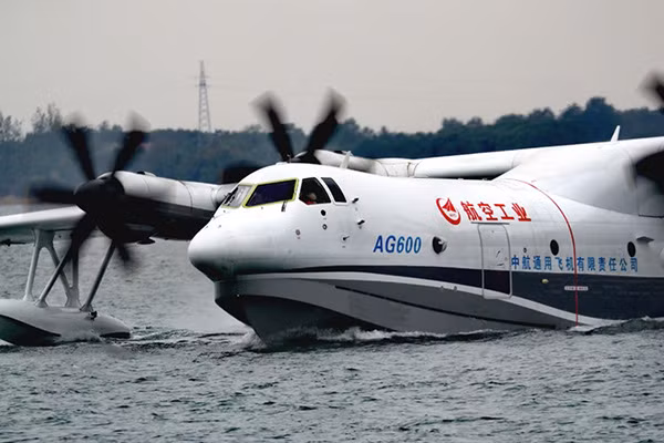 AG600 (có tên "nội địa" là "Côn Long") là thuỷ phi cơ lớn nhất thế giới từng được chế tạo. Nó có trọng tải tổng cộng 53,5 tấn và dự kiến sẽ được bàn giao cho khách hàng vào năm 2022 tới đây.