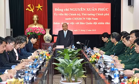 Trao giải cuộc thi viết "tấm gương bình dị mà cao quý" lần thứ 13 ảnh 6