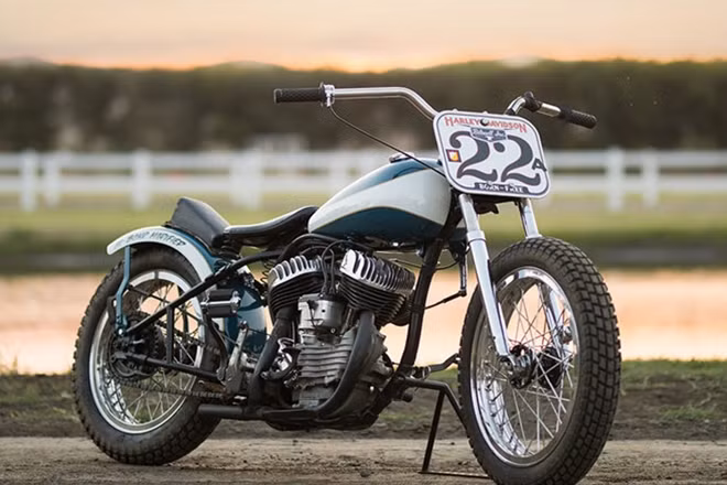 Xưởng độ Biltwell vừa khiến dân mê xe độ phải ngỡ ngàng khi tạo ra bản độ Flat Tracker cực chất từ chiếc xe môtô Harley-Davidson WLA. Chiếc xe gây chú ý với thiết kế, đường nét sắc sảo từ những chi tiết nhỏ nhặt nhất.