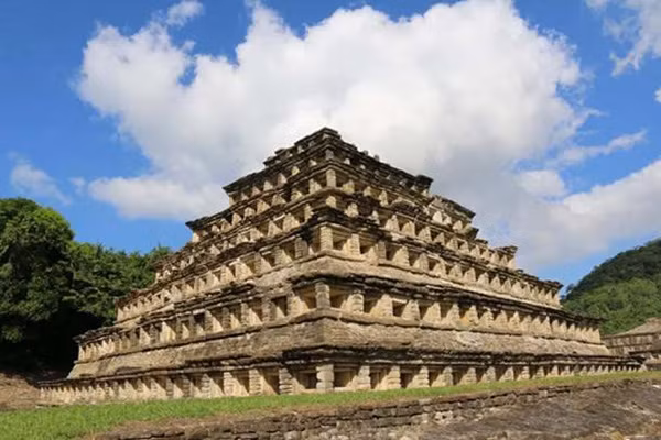 Theo các chuyên gia, thành phố El Tajin bị lãng quên từ đầu thế kỷ 13. Kể từ đó, mọi thông tin về lịch sự tồn tại của nơi này đều biến mất.