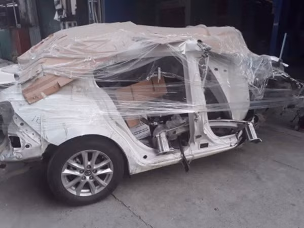 Một số xe của anh Hưng bị chiếm đoạt, trong đó có chiếc bị “xẻ thịt”.
