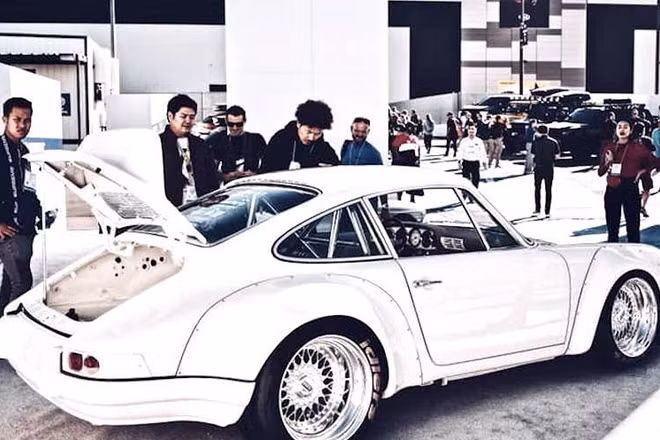 Bản độ dựa trên một chiếc 911 đời 1977.