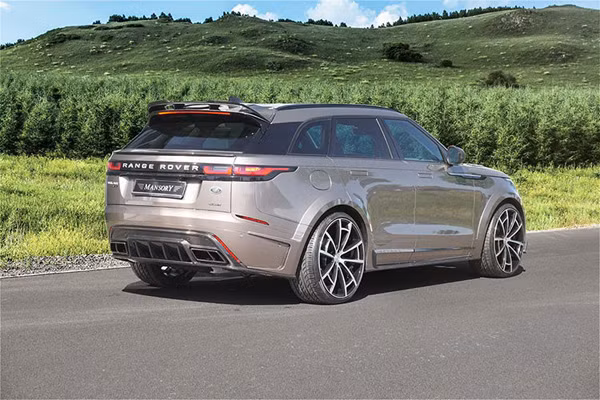 Đội ngũ Mansorry đã bổ sung thêm đủ phụ từng mới cho xe như nắp capô với hốc gió kiểu Jeep SRT làm từ sợi cácbon, tấm cản va thái quá, và bộ khuếch tán gió bằng sợi cácbon ở cả trước lẫn sau. Bộ la-zăng dị là thứ cuối cùng hoàn thiện nốt dáng vẻ xấu xí của mẫu xe này.
