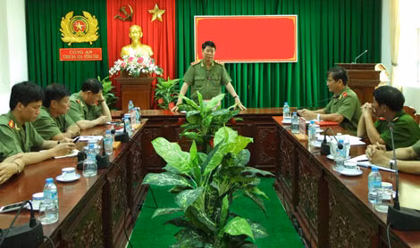 Thứ trưởng Bùi Văn Nam phát biểu chỉ đạo tại buổi làm việc.