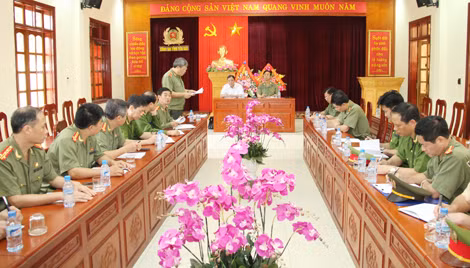 Thứ trưởng Thường trực Đặng Văn Hiếu họp với Ban giám đốc, các phòng chức năng Công an tỉnh Yên Bái