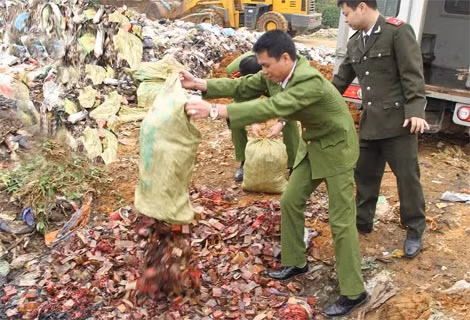 CA tỉnh Yên Bái tiến hành tiêu hủy gần 100kg pháo là tang vật của các vụ buôn bán, vận chuyển pháo nổ trái phép CA tỉnh Yên Bái tiến hành tiêu hủy gần 100kg pháo là tang vật của các vụ buôn bán, vận chuyển pháo nổ trái phép
