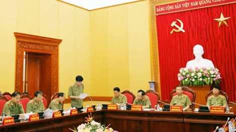 Trung tướng Nguyễn Danh Cộng, Chánh Văn phòng Bộ Công an trình bày báo cáo tại Hội nghị.