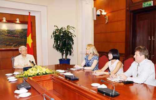Tổng Bí thư Nguyễn Phú Trọng trả lời phỏng vấn các Hãng thông tấn, báo chí Hoa Kỳ. Ảnh: TTXVN