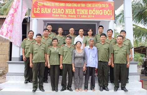 Lễ bàn giao nhà nghĩa tình đồng đội cho Thiếu úy Võ Thành Nghiệp, nguyên là sinh viên khóa D18 của Trường Đại học ANND.