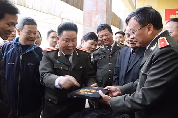 Trung tướng Bùi Văn Thành, Thứ trưởng Bộ Công an và Hội đồng thử nghiệm cấp Bộ kiểm chuẩn dải sản phẩm thuộc lĩnh vực công nghiệp vật liệu.