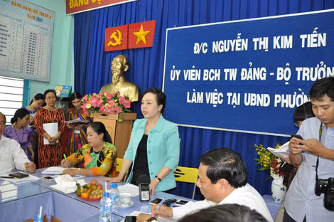 Bộ trưởng Bộ Y tế Nguyễn Thị Kim Tiến tại buổi làm việc với UBND phường 14, Bình Thạnh TP HCM sáng 13/3 Bộ trưởng Bộ Y tế Nguyễn Thị Kim Tiến tại buổi làm việc với UBND phường 14, Bình Thạnh TP HCM sáng 13/3