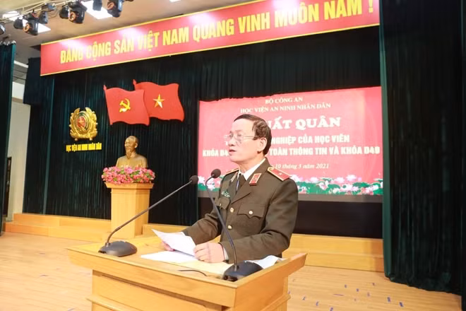 Thiếu tướng Lê Ngọc An, Phó Giám đốc Học viện ANND phát biểu tại buổi lễ