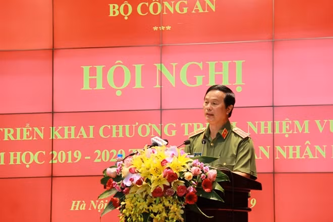 Thiếu tướng Bùi Minh Giám, Cục trưởng Cục Đào tạo phát biểu tại Hội nghị