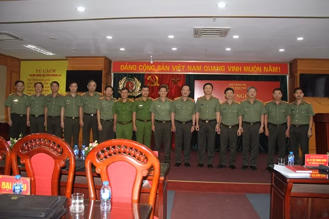 Thứ trưởng Nguyễn Văn Thành với các đại biểu dự Hội nghị